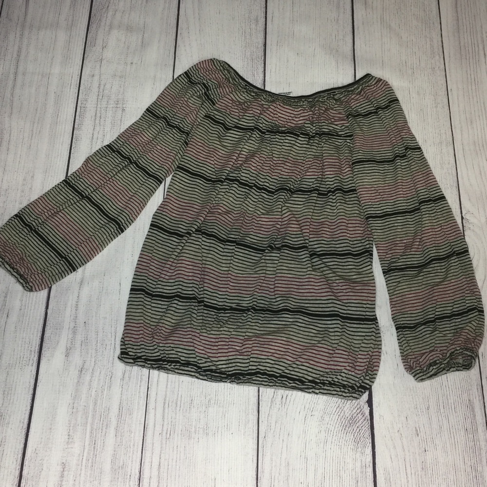 🛍️ 4/$20 MAX STUDIO Top - Picture 3 of 3